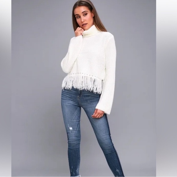 Elegant White Fringe Turtleneck Sweater - Picture 3 of 9